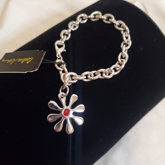 Cookie Lee Jewelry - Cookie Lee Silver Flower Charm Bracelet 🌼 NWT